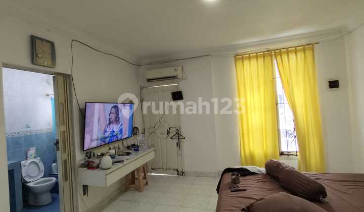 Dijual Rumah Cantik Semi Furnish Jalan Lebar Harga Termurah di Taman Palem Lestari 2