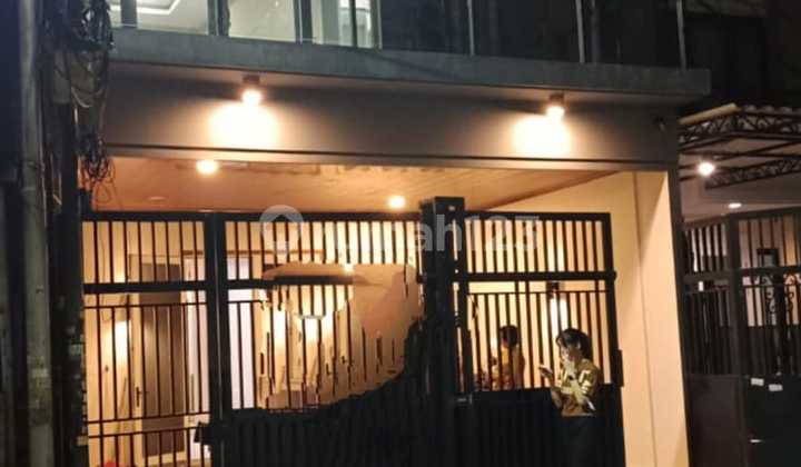 Dijual Rumah Bagus Minimalis Hadap Barat Laut Harga Termurah di Taman Surya 5