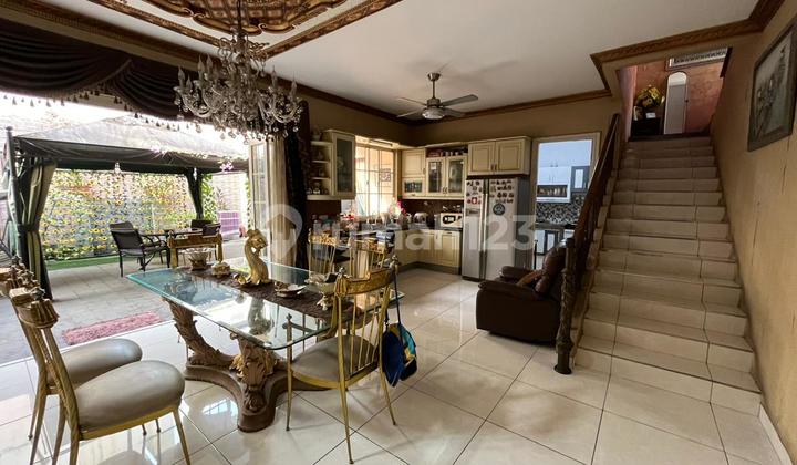 Dijual Rumah Mewah Amerika Klasik Jual Sangat Murah Hadap Utara di Bsd The Green