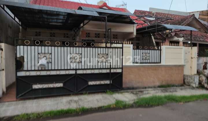Dijual Rumah Besar Jalan Lebar Jual Murah di Bawah NJOP di Citra. Garden 1