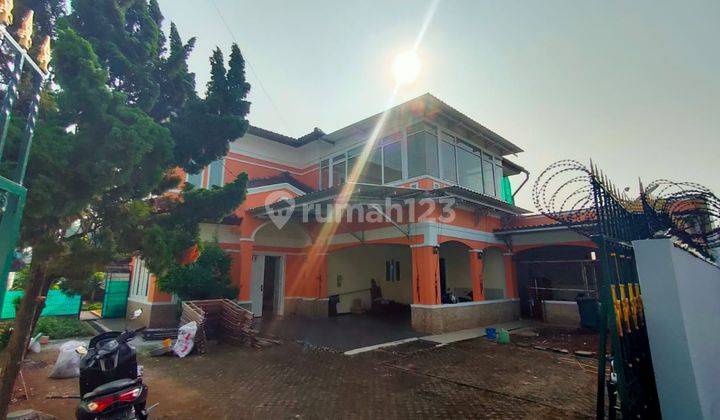 Dijual Rumah Luas Hook 2 Lantai di Regency Melati Mas 1