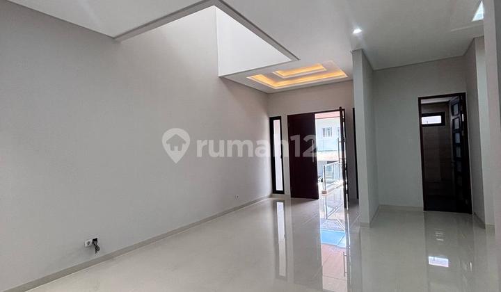 For Sale 3-Story House in The Green, BSD 2