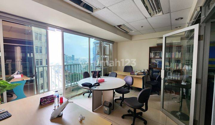 JUAL CEPAT RUANG KANTOR DI GRAND SLIPI TOWER LOKASI STRATEGIS JL S PARMAN JAKARTA BARAT BAGUS FURNISHED  1