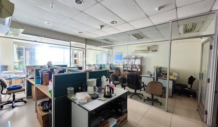 JUAL CEPAT RUANG KANTOR FURNISHED DI GRAND SLIPI TOWER SIAP PAKAI  2