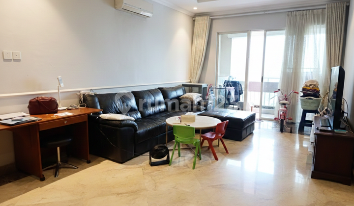 Quick Sale: Huuk Unit with Spacious Balcony at Kedoya Elok Apartments, Just a Step from Kebon Jeruk Toll Gate, Close to Busway and Jaklingko Stops 2