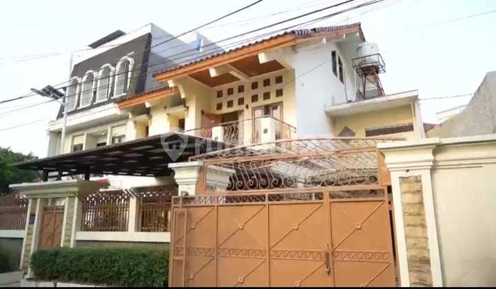 For Quick Sale: 2-Car Row House in Prime Location, Radio Dalam, Kebayoran Baru, South Jakarta 2