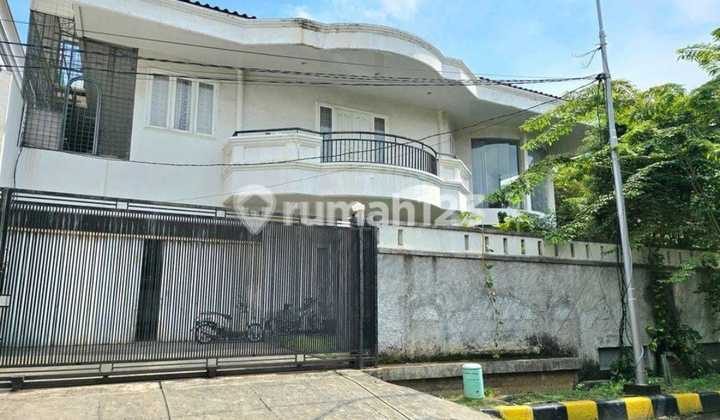 Quick Sale Neat and Ready-to-Occupy House in Intercon, Kebon Jeruk, West Jakarta 2