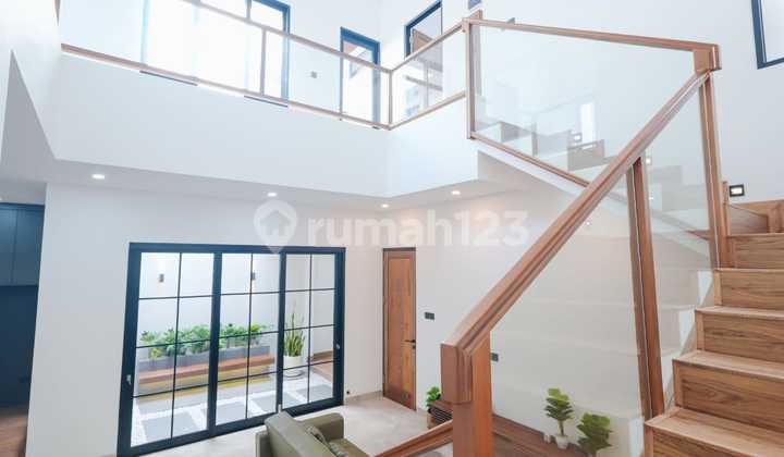 Quick Sale: Brand New Beautiful Contemporary Modern Design House in Taman Chrysant BSD with Balcony. 2
