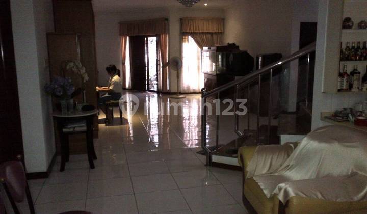 Jual Cepat Rumah Pinggir Jalan Duku Raya Dekat Mall Gandaria City Full Furnished 2