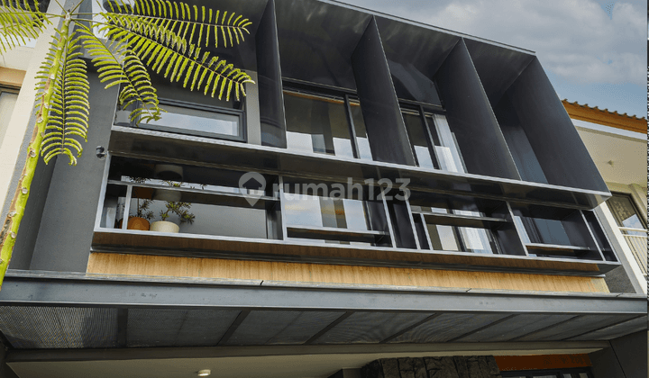 Rumah Semi Furnished SHM di San Antonio - Pakuwon City, Surabaya 2