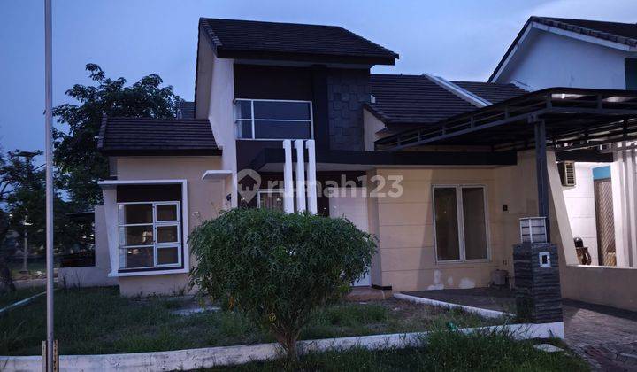 Rumah Hook Posisi Bagus Samping Taman Row Jalan 4 Mobil, La Diva  2