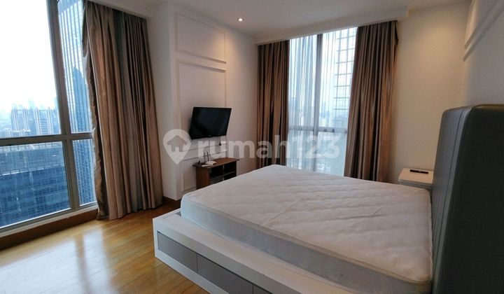 Residence 8 Type 3 Bedroom Private Lift Lantai Middle View Cantik 2