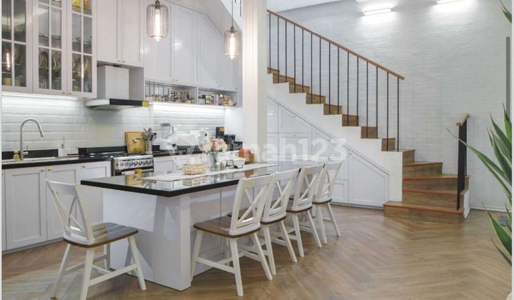 Rumah Mewah 3 Lantai Furnished Puri Taman Asri Sidoarjo