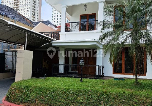 Pakuwon Indah Villa Regency House Next to Pakuwon Supermall, Fully Furnished Brand New 1