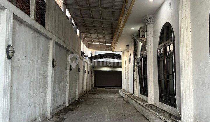 Rumah Raya Mojo Klanggru Rumah Mewah Lama, Terawat, Cocok untuk Sekolah, Tempat Tinggal, Klinik, Dll 2