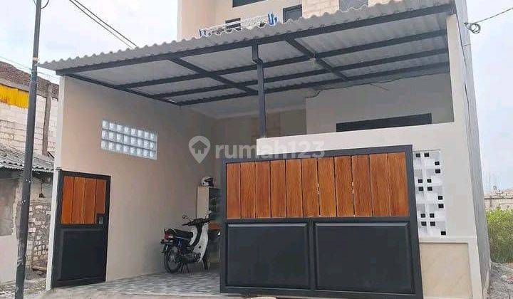 BISA KPR, RUMAH 2 LANTAI BARU DI BANYU URIP, NEGO 1