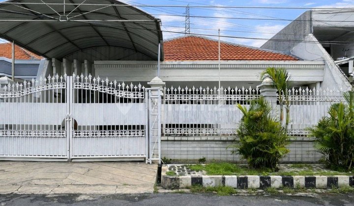Rumah Dharmahusada Indah Barat Strategis - Siap Huni - Carport 1