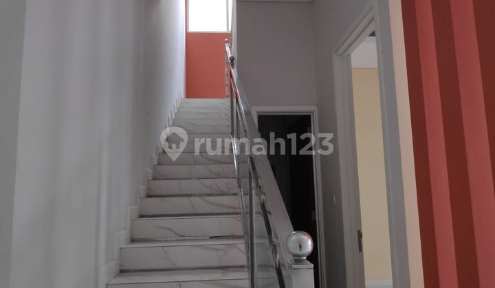 Rumah Graha Santoso New Mewah Carport 2 Mobil