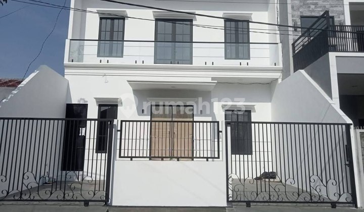 New House Fresh Babatan Beach Row Street 3 Cars 1