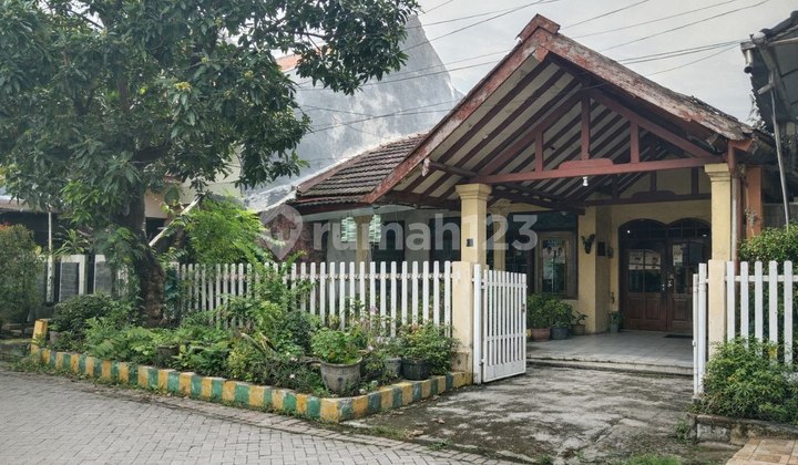 Rungkut Barata House, Carport Row 2 Cars 1