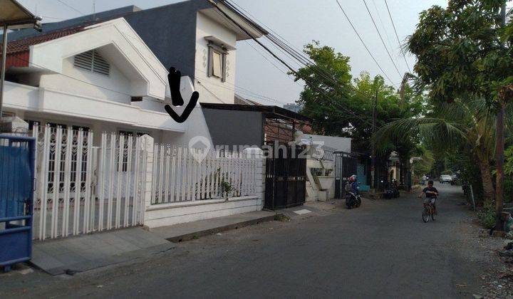 Rumah 1,5 Lantai Dharmahusada Indah Utara, Row 2,5 Mobil 1