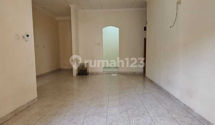 Single-Story House in a Complex in Meruyung 2