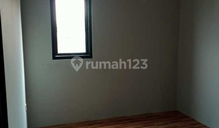 Rumah 2 lantai Dalam Cluster di Limo 3