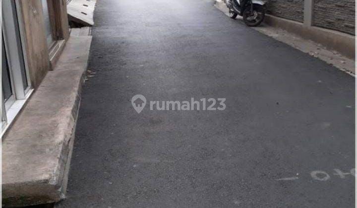 Rumah Dengan Halaman Luas di Gandul  2