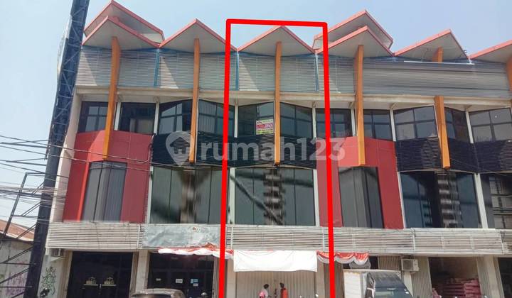3-Story Shop House for Rent on Jendral Sudirman Street, Semarang 1