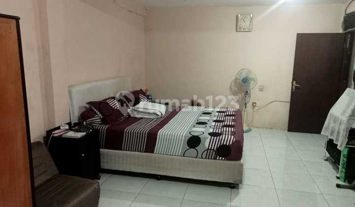 For Sale: Strategically Located Shop House on Imam Bonjol Street, Semarang 2