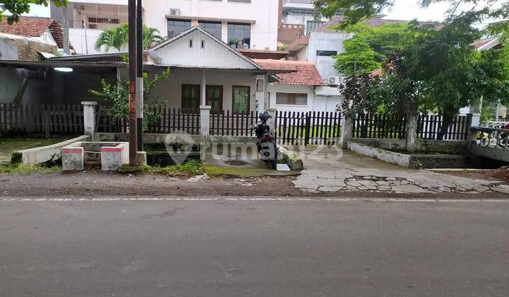Dijual Rumah Lokasi Tengah Kota di Jl. Erlangga Barat Semarang 1