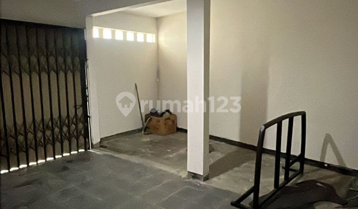 Rumah Dijual Lokasi Strategis Berada di Jl. Menoreh Semarang 2