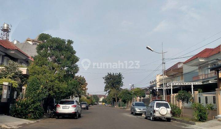 Rumah Mewah Gaya Klasik di Harapan Indah Regency Bekasi 2