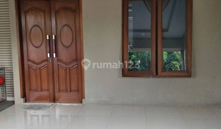 tampak depan dijual rumah di royal park