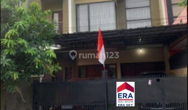 Rumah 2 Lantai Mewah Luas Kamar Tidur 5 di Galaxy Bekasi 1