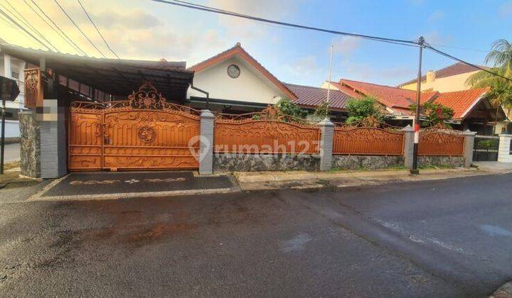 Rumah Hoek Ada Kolam Renang Pribadi Dijual di Komplek Curug Indah Jakarta Timur 1