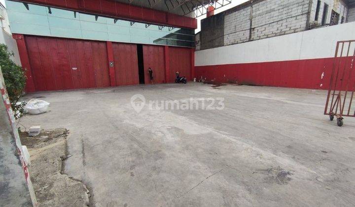 Gudang Ex Showroom di Bekasi Barat 2