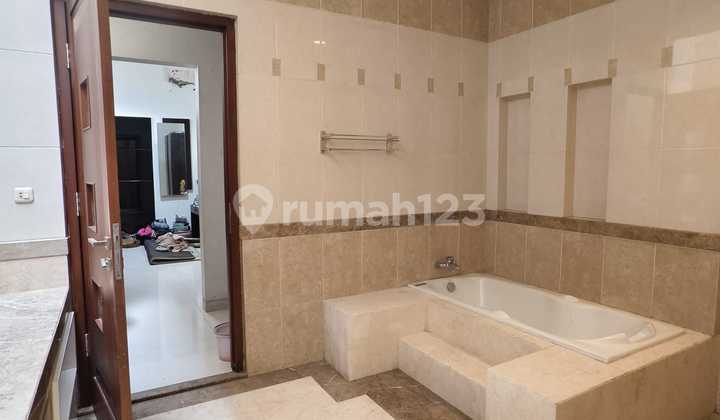 RUMAH MEWAH 2 LANTAI MINIMALIS MODERN NYAMAN SIAP HUNI DI BATUNUNGGAL BANDUNG 2