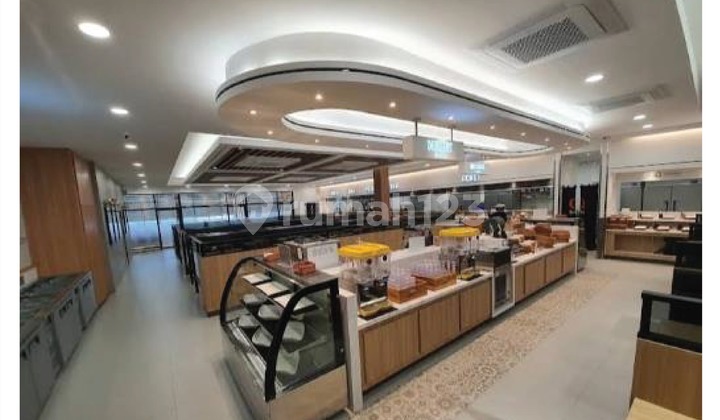 SPACIOUS BUSINESS SPACE STRATEGIC LOCATION BUSTLING AREA SUITABLE FOR RESTAURANT READY TO USE IN SETRASARI BANDUNG