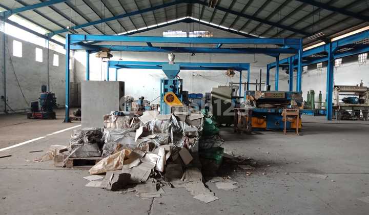 SPACIOUS FACTORY STRATEGIC LOCATION BUSY AREA READY FOR USE ON MAIN ROAD KOPO BANDUNG