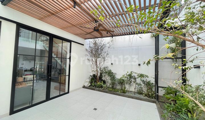 Rumah Minimalis Lokasi di Singgasana Pradana