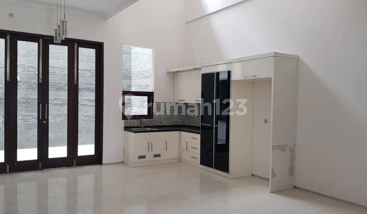 Rumah Bagus Semi Furnished SHM di Mekar Wangi, Bandung