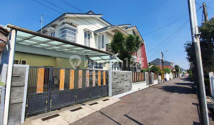 Rumah 2 Lantai Bagus SHM di Margahayu, Bandung