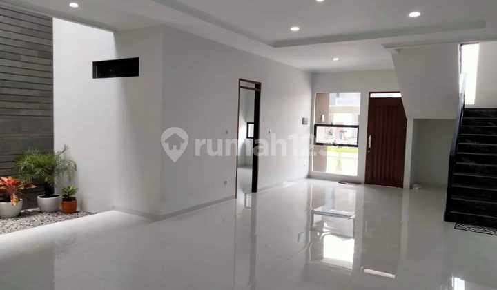 Dijual Rumah Baru Cantik Nyaman Siap Huni di Singgasana Pradana, Bandung