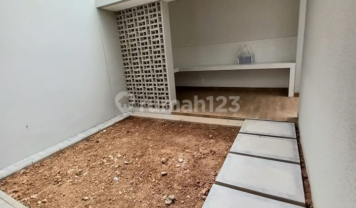 Dijual Rumah Bagus 2 Lantai Nyaman Siap Huni di Summarecon Cluster Flora Fiona Bandung 2