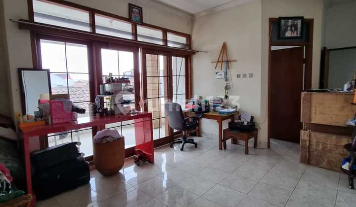 Rumah Bagus 2 Lantai Lingkungan Nyaman Siap Huni di Singgasana Pradana Bandung