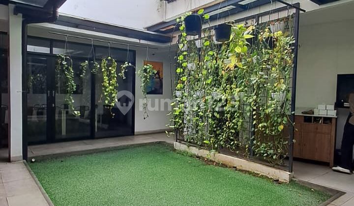 STRATEGIC BUSY COMMERCIAL SPACE 2 FLOORS SUITABLE FOR READY-TO-USE CAFE IN CIPAGANTI WING BANDUNG