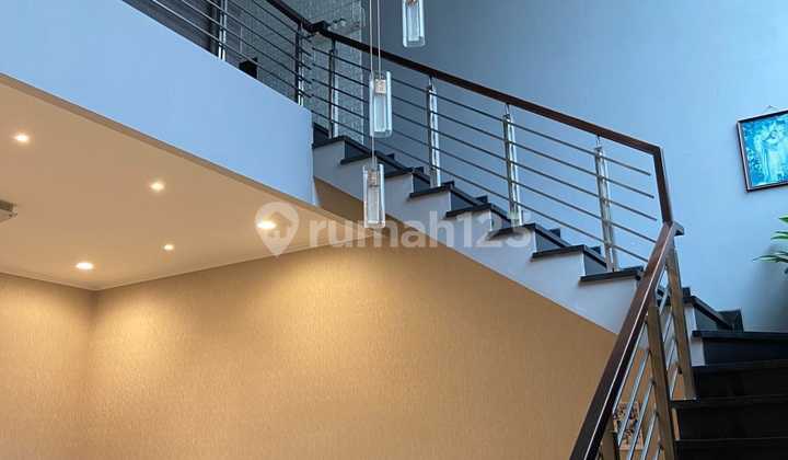 RUMAH MINIMALIS MODERN 2 LANTAI SEMI FURNISHED SIAP HUN DI SINGGASANA PRADANA BANDUNG 2