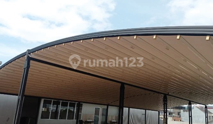 SPACIOUS BUSINESS SPACE STRATEGIC LOCATION BUSTLING AREA SUITABLE FOR RESTAURANT READY TO USE IN SETRASARI BANDUNG