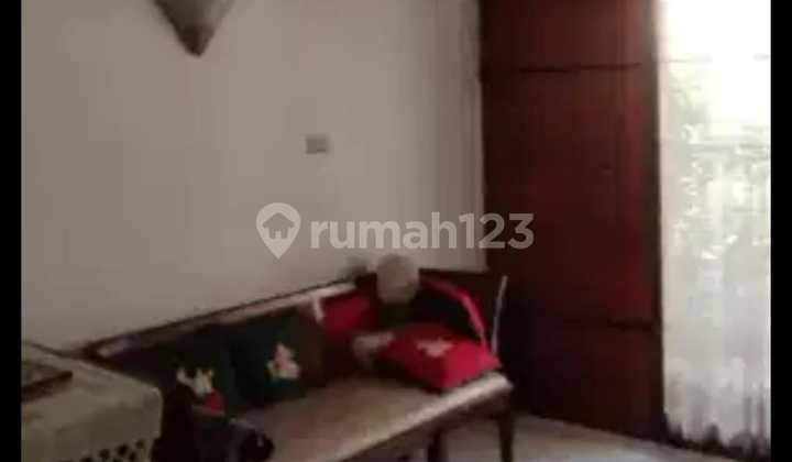 SPACIOUS 2-STORY HOUSE, STRATEGICALLY LOCATED, READY TO OCCUPY IN PAJAJARAN BANDUNG 2